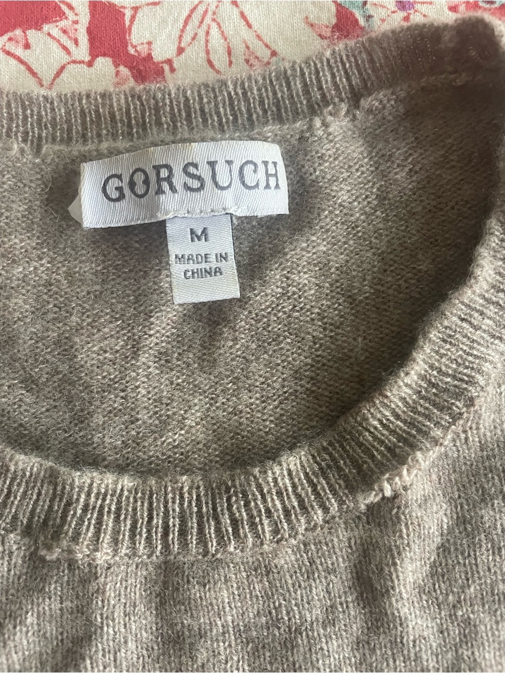 Gorsuch Women’s 100% cashmere! Sweater in Taupe neutral beige